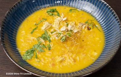 Arroz caldoso de caranguejo com leite de coco, azeite de dendê e coentro